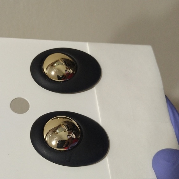 Women's Polished Silver tone Circle on Black Oval Shape Stud Earrings 1.25" x 1" - Picture 4 of 5